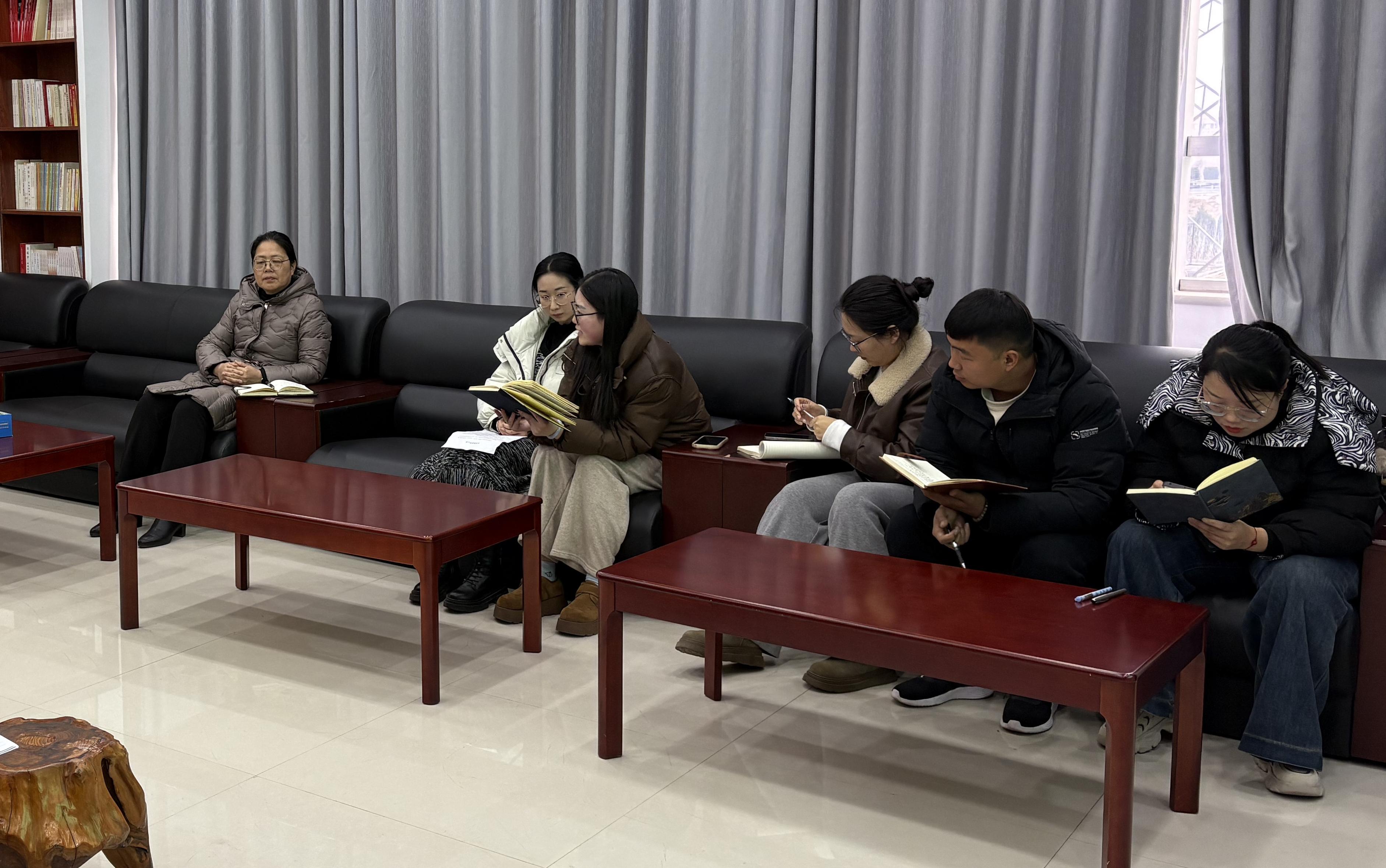 以思促教，以藝潤(rùn)心——我校青年教師開學(xué)首思暨文化藝術(shù)交流活動(dòng)啟動(dòng)